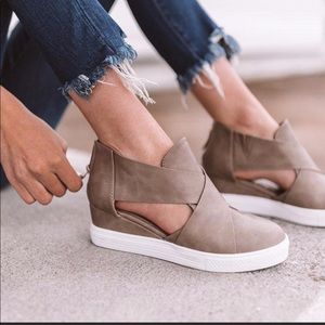 LAST 1❗️🔥TRENDING CUT-OUT WEDGE SNEAKERS